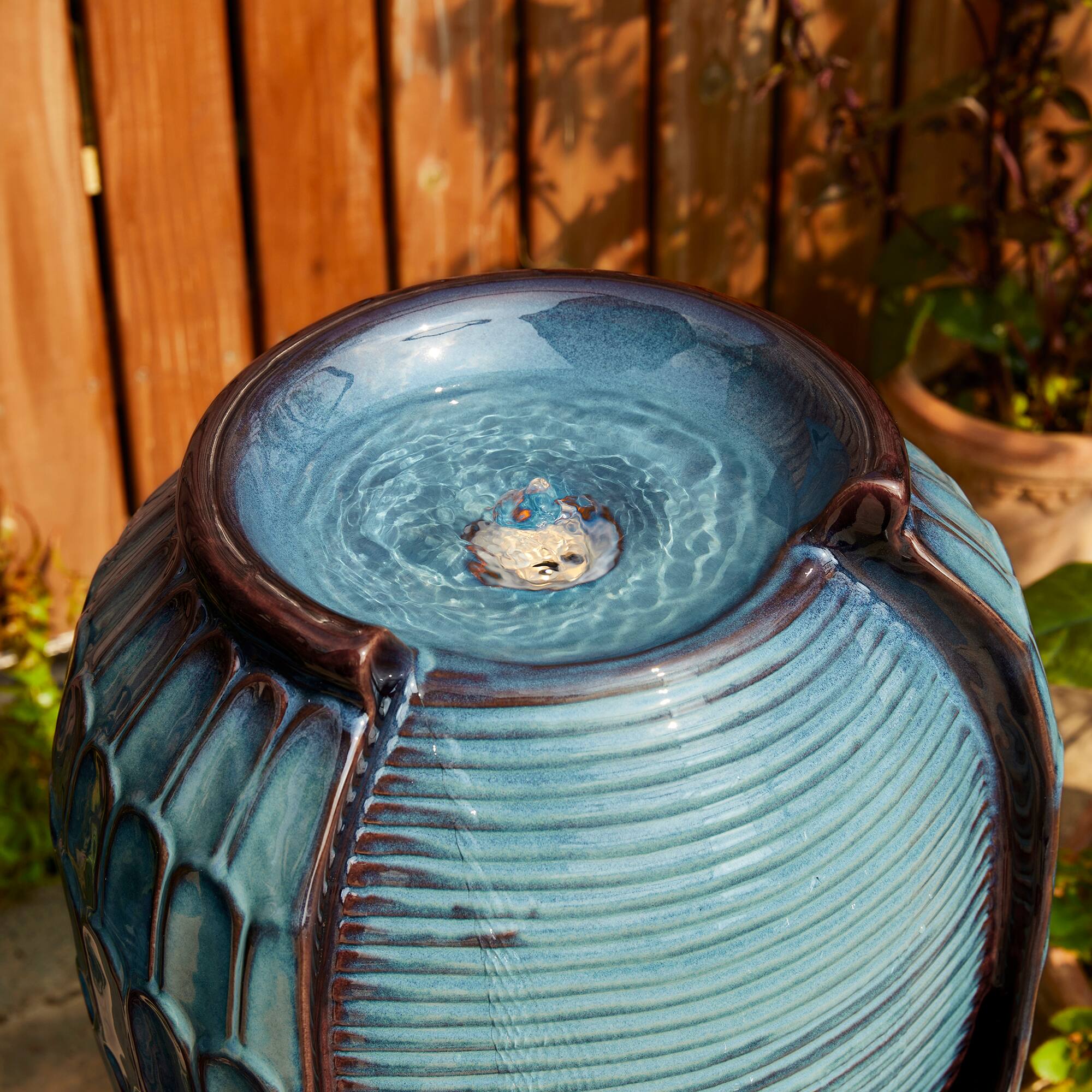 Glitzhome® 28.25" LED Petals Textured Ceramic Jar Outdoor Floor Fountain